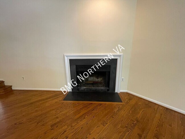 Building Photo - 2105 Kings Garden Way
