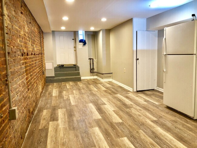 Building Photo - Unit for rent in Highlandtown