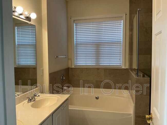 Building Photo - 46 Summer Meadow Rd