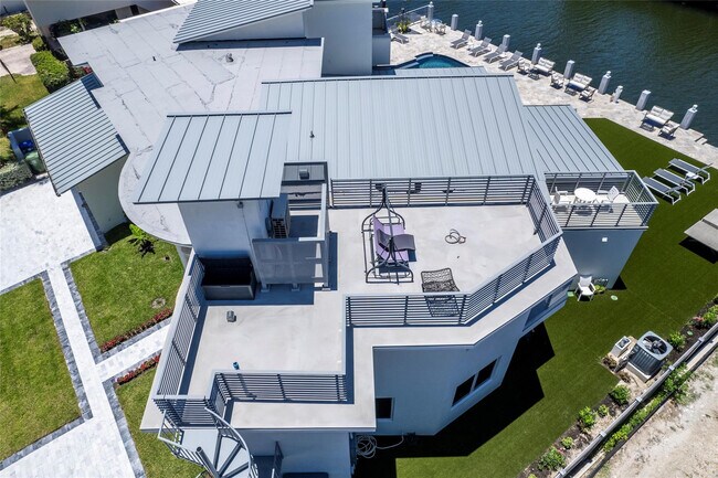 Building Photo - 2523 Castilla Isle