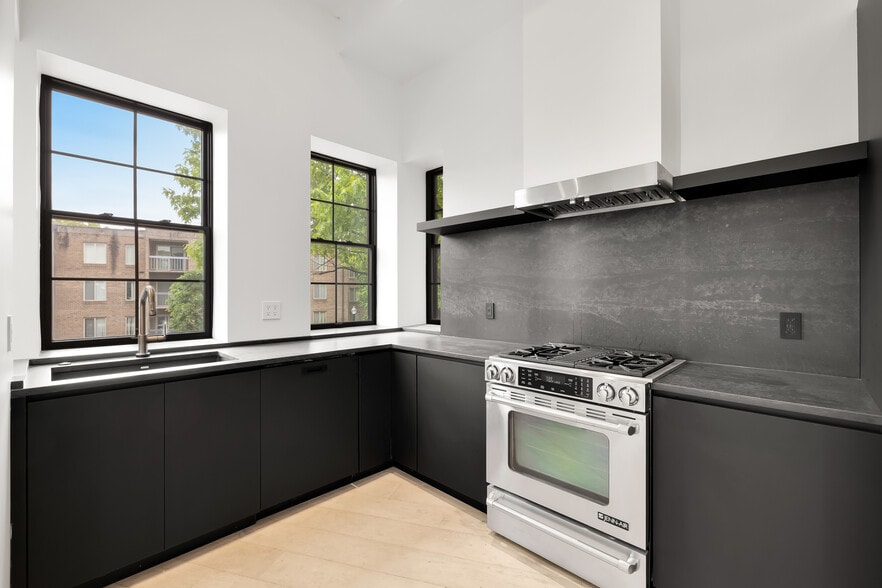 Building Photo - 1451 Maryland Ave NE