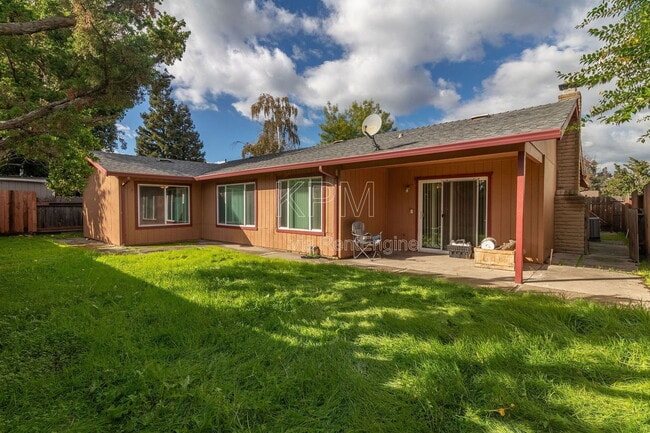 Building Photo - 2414 Shropshire Dr