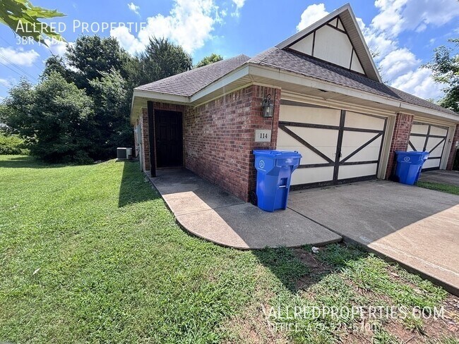 Building Photo - 114 S Ray Ave