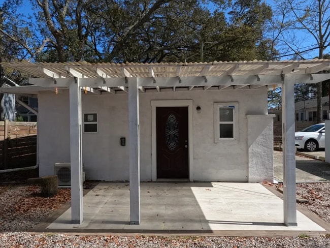 Building Photo - 606 18th Ave N