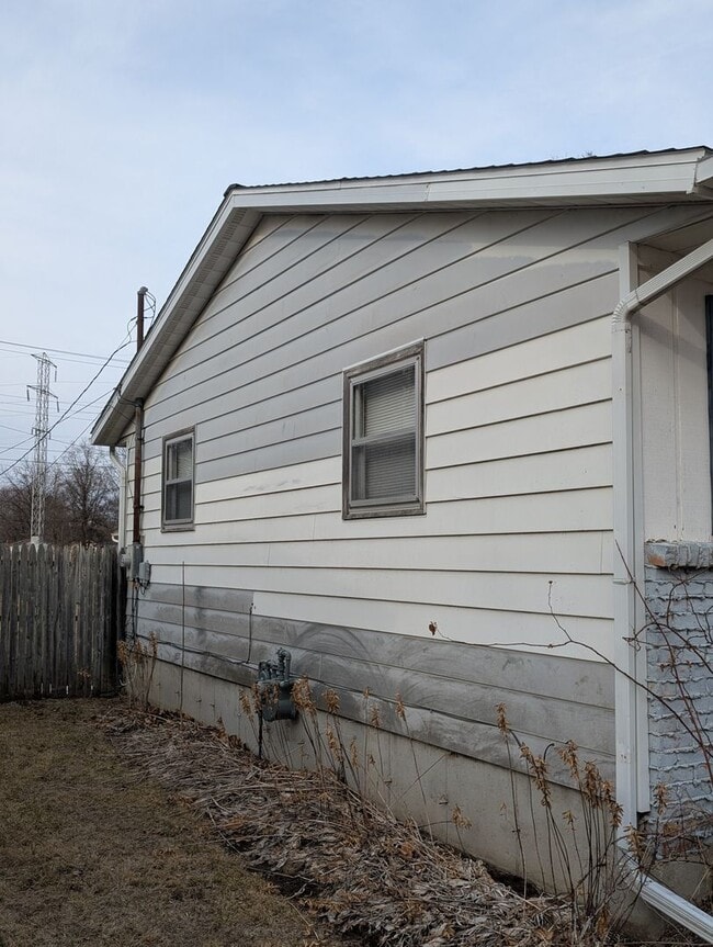 Building Photo - Affordable 2 Bedroom Single Family Home for Rent in Rock Falls Coming Soon!