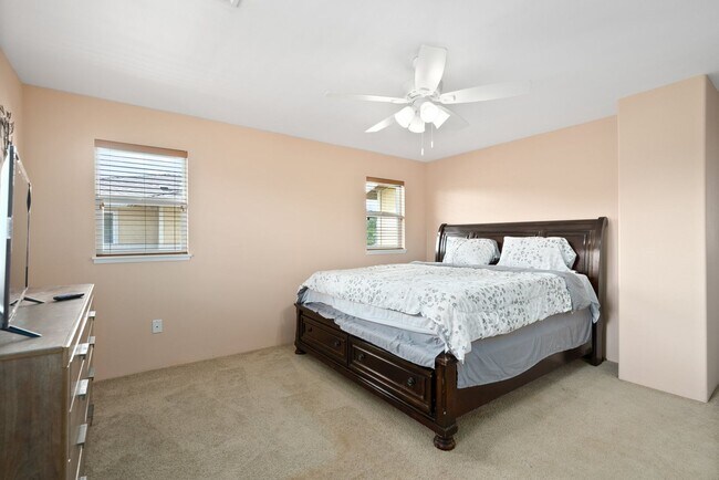 Building Photo - Welcome to this bright and inviting 3 bedroom