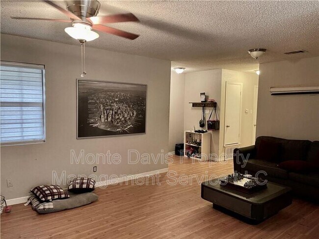 Building Photo - 115 Waller St