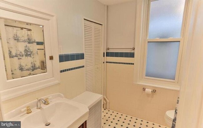 Building Photo - 855 N 24th St