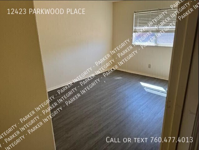 Building Photo - 12423 Parkwood Pl