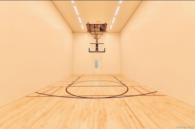 Building Photo - 275 W 96th St