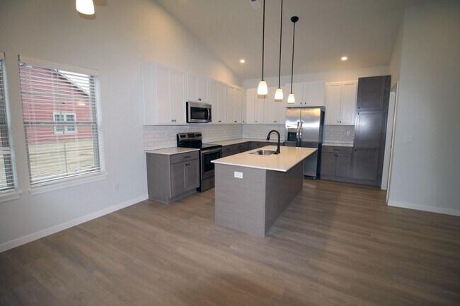 Building Photo - 2206 Rocky Ln