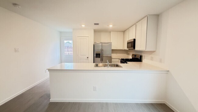 Building Photo - New Build 3bd 2ba - Prime Location