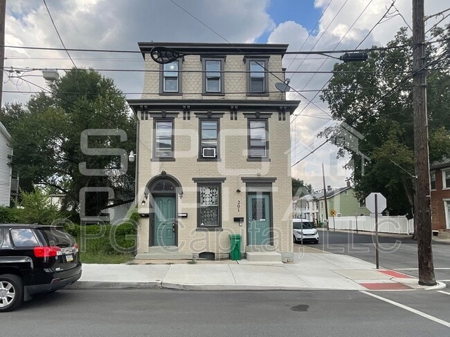 Primary Photo - 203 W North St