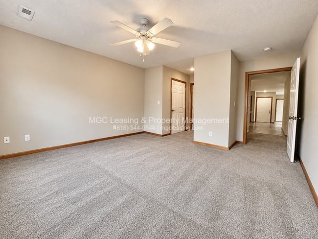 Building Photo - Beautiful Ranch-Style Duplex in Peculiar, MO - Available 09/22/26
