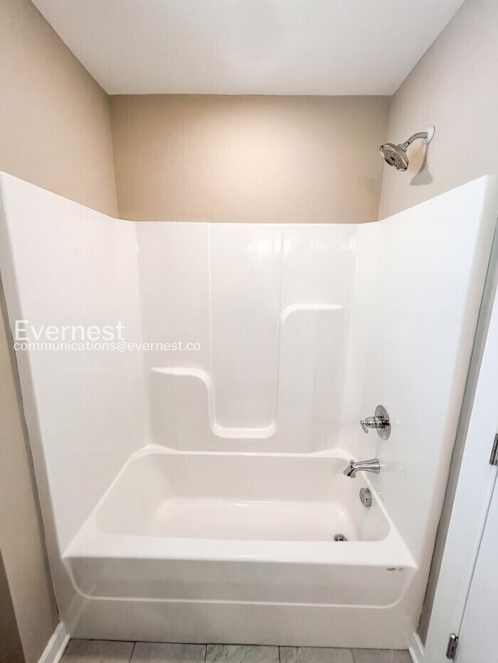 Building Photo - 305 Jeffries Wy