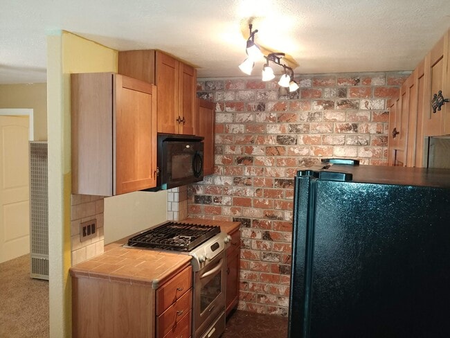 Gas Stove - 3333 W St