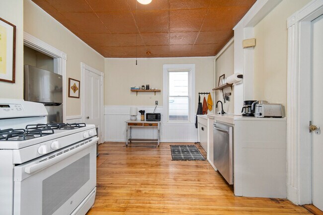 Building Photo - 53 Prescott St