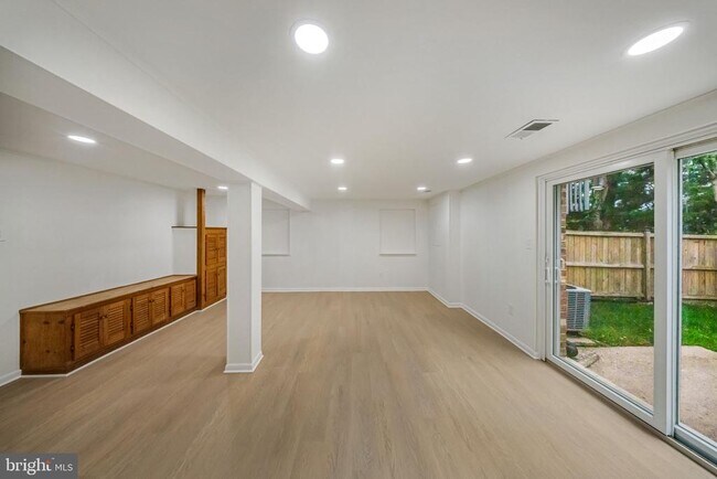 Building Photo - 68 Orchard Dr