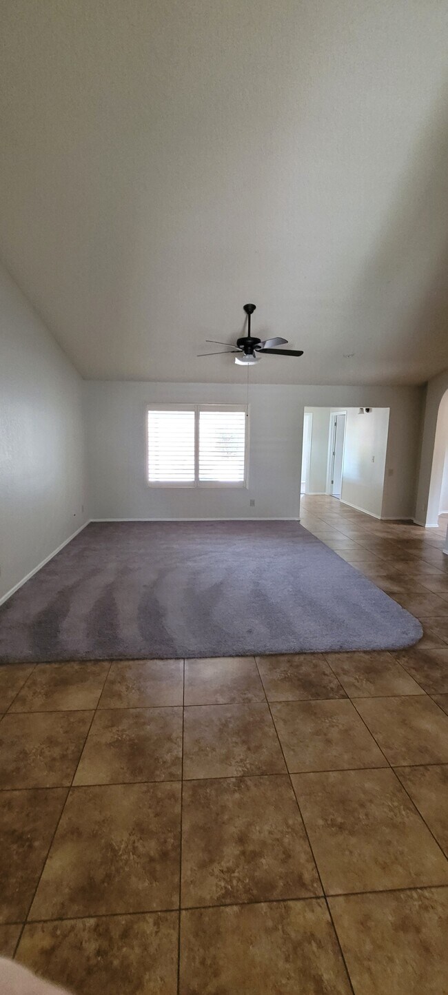 Building Photo - 31640 N Desert View Dr