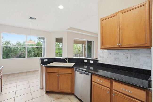 Building Photo - 12854 Carrington Cir