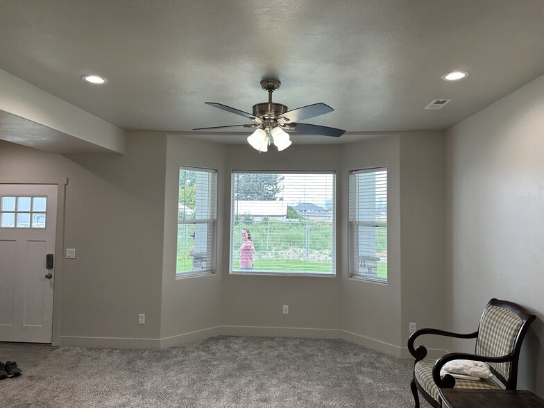 Ceiling Fan Living Room - 187 Courthouse Way