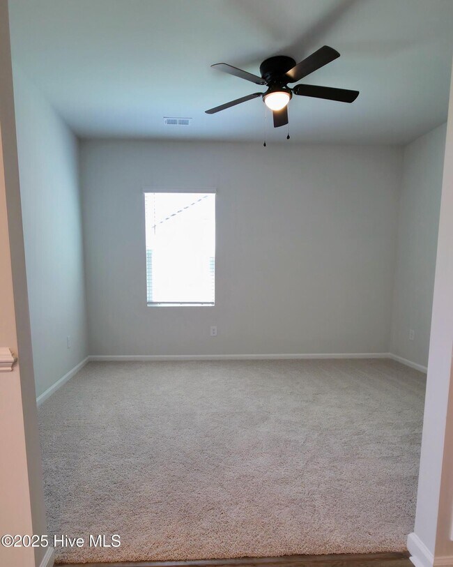 Building Photo - 344 Eagle Claw Dr