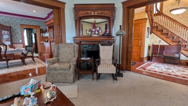 Building Photo - Welcome to this fully furnished 3-bedroom, 1.5-bath home in Massillon