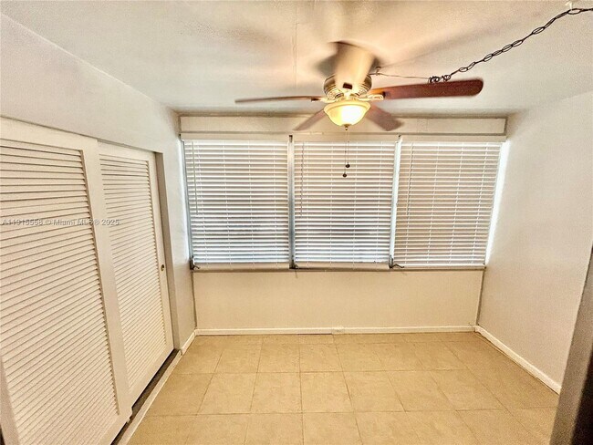 Building Photo - 2213 NE 1st Ct