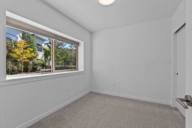 Building Photo - 3bd/1.5ba Seattle Townhouse