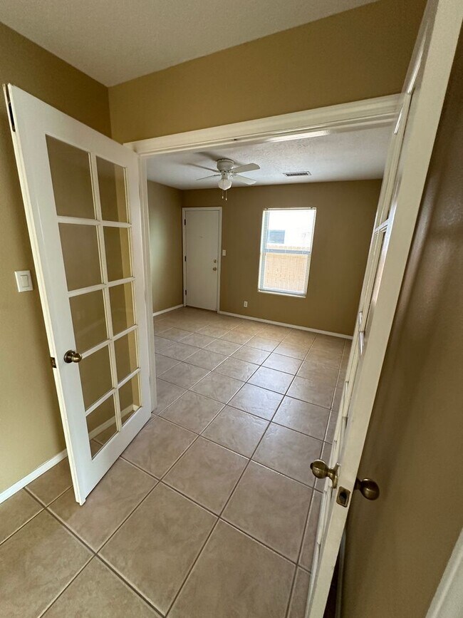 Building Photo - 808 7th St NE