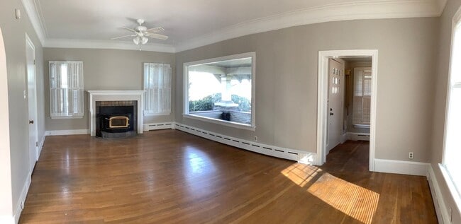 Building Photo - Large home/3bed 3 bath with bonus/office room just outside of PSNS and close to Bremerton Ferry