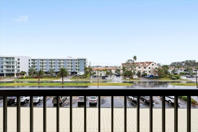 Building Photo - 400 Island Way