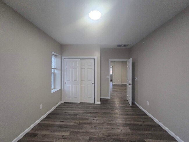 Building Photo - ?1 Month FREE! Charming 1 BR/1 BA in Bethlehem with In-Unit Laundry & Parking
