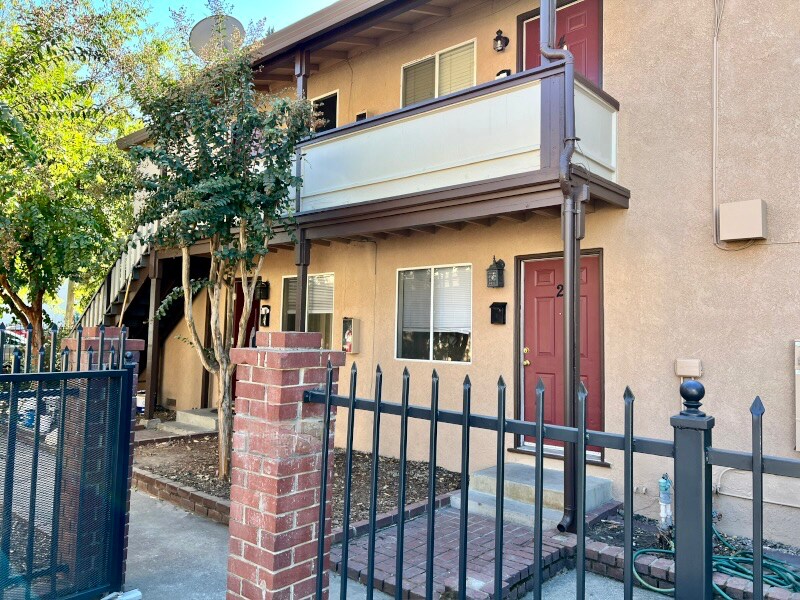 Building Photo - 1916-1918 7th St