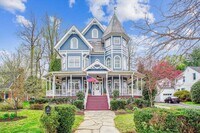 Building Photo - Stunning and Spacious Single Family Home S...