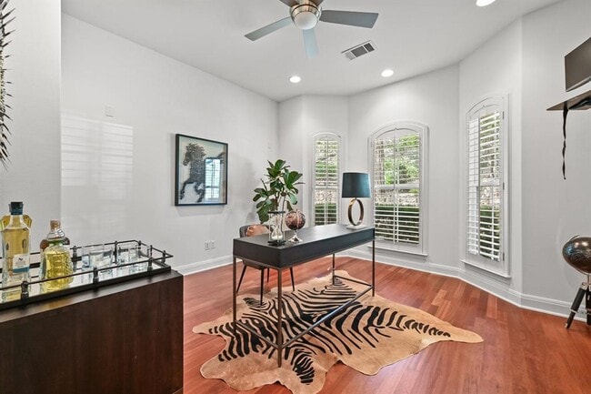 Building Photo - 405 Barrett Ln