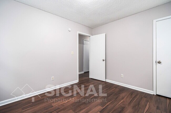 Building Photo - 515 8th Ave SW