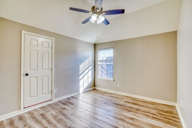 Building Photo - 17427 Stamford Oaks Dr