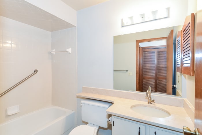 Building Photo - 715 Gilda Dr