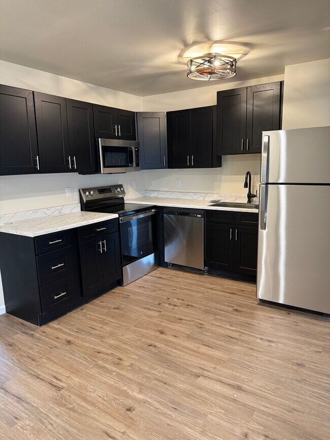 Building Photo - Renovated Apartments on Main Street in Mye...
