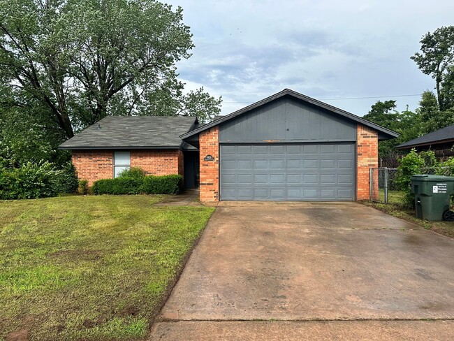 Primary Photo - 3bed/2bath Home Available in Norman!