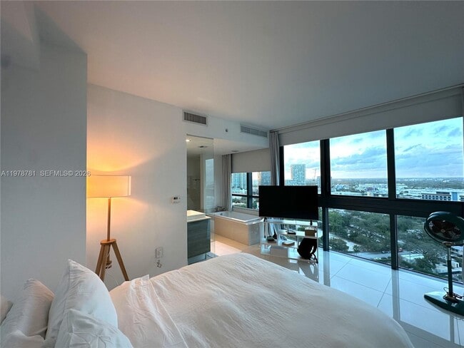 Building Photo - 650 NE 32nd St