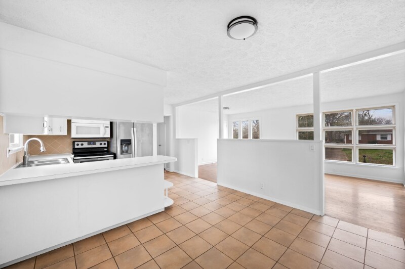 Building Photo - 504 Continental Dr