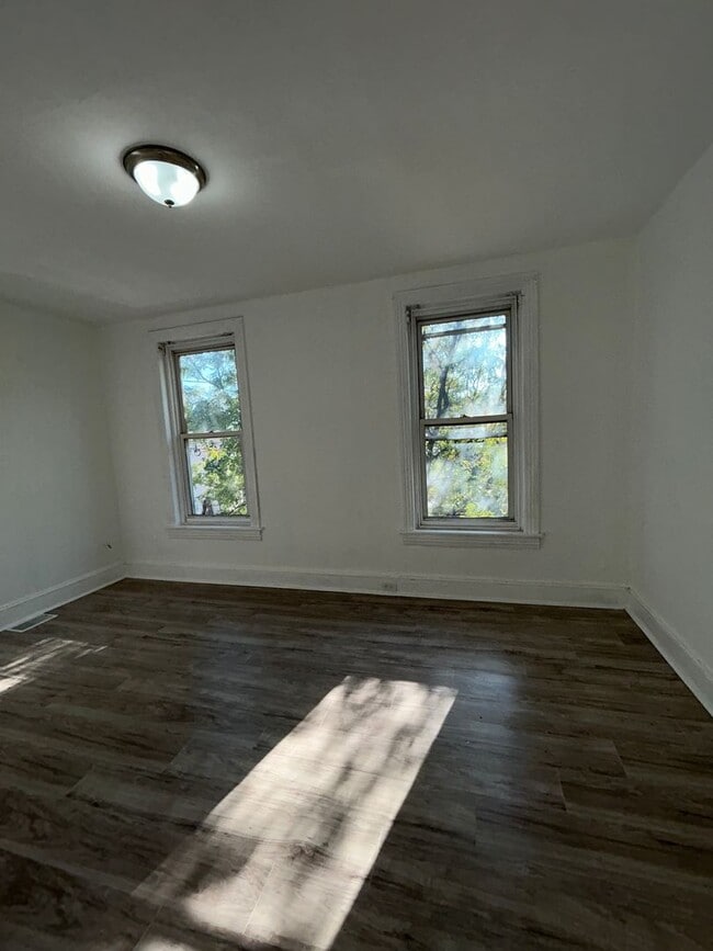 Building Photo - 298 Rutherford Ave
