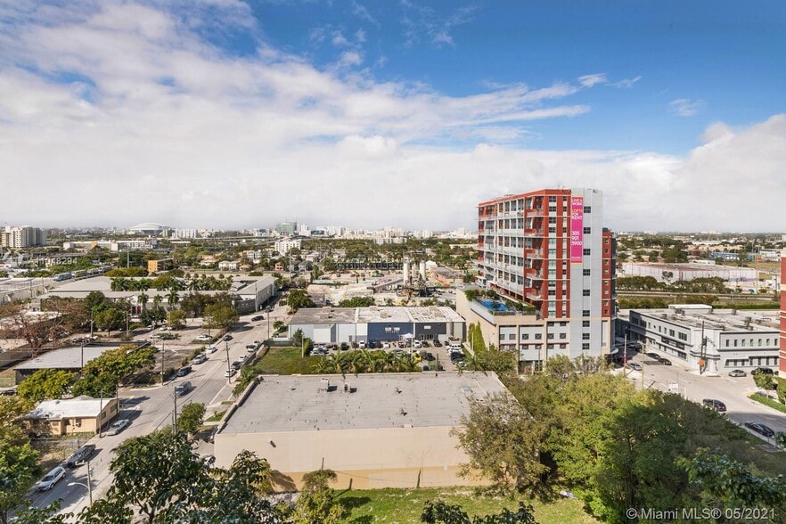 Building Photo - 1600 NE 1st Ave