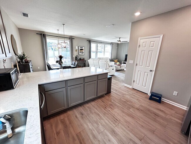 Building Photo - ? Immaculate 4 Bedroom, 3 Bath Home in Sto...