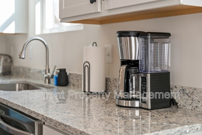 Building Photo - 24 Sawyer St