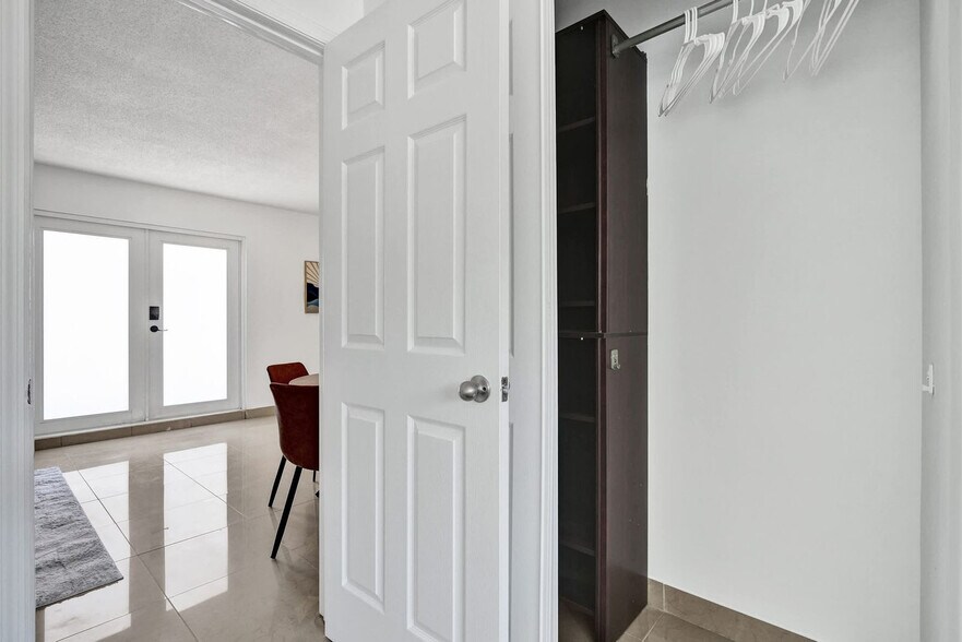 Building Photo - 905 N Federal Hwy