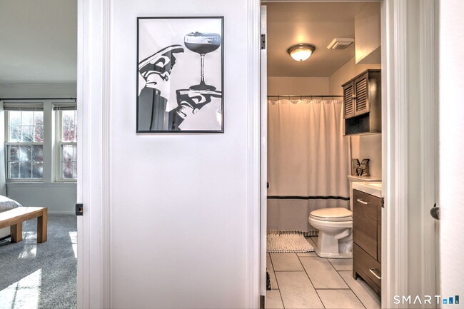 Building Photo - 50 Greenview Ln