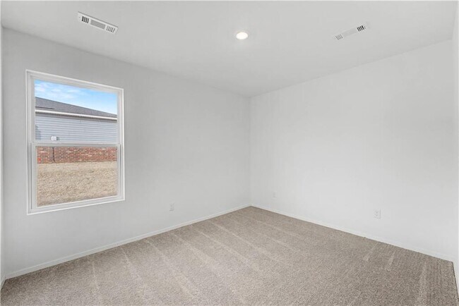 Building Photo - 6607 SW Devotion Ave